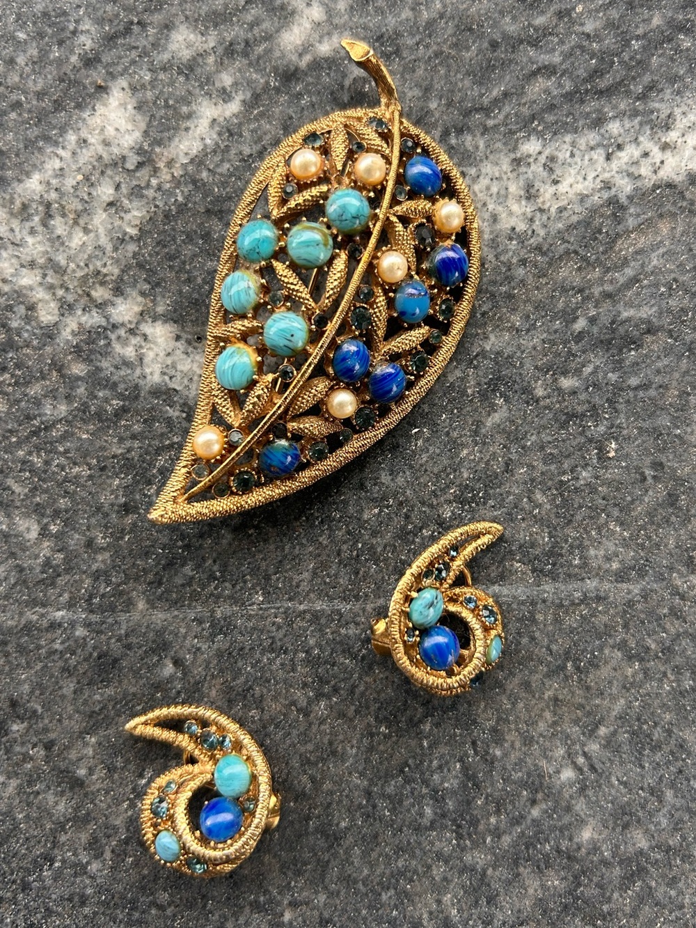 CAPRI Leaf Brooch & Clip-on Earrings Set Blue Turquoise Pearl Rhinestone Vintage